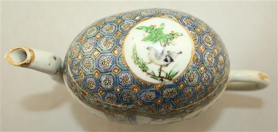 A Chinese enamelled porcelain Cadogan wine pot, 14.5cm